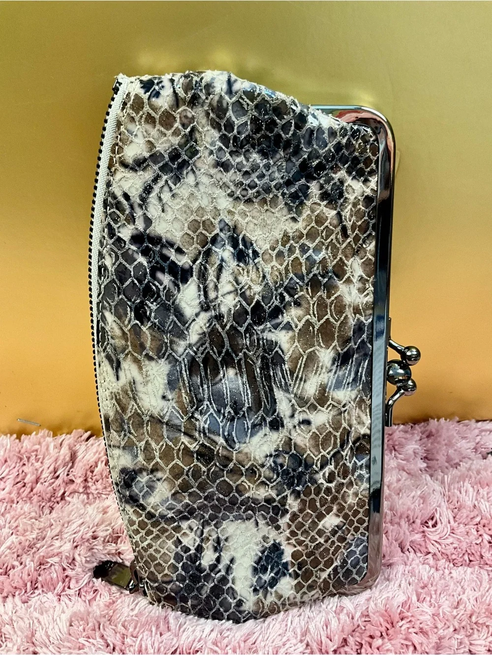 HOBO clutch striking